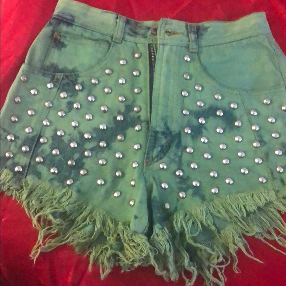Super cute green short